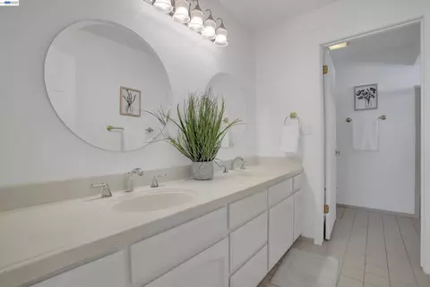 Bath - 2019 Windward Pt, Discovery Bay, CA 94505 photo 5 of 6