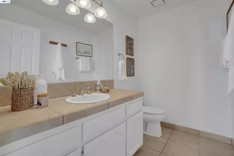 Bath - 2019 Windward Pt, Discovery Bay, CA 94505 photo 6 of 6