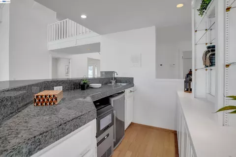Kitchen - 2019 Windward Pt, Discovery Bay, CA 94505 photo 6 of 6