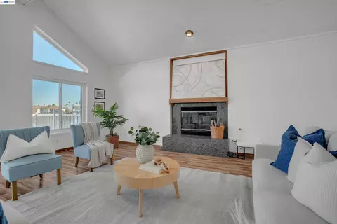 Living - 2019 Windward Pt, Discovery Bay, CA 94505 photo 5 of 6