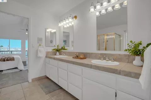 Bath - 2019 Windward Pt, Discovery Bay, CA 94505 photo 3 of 6