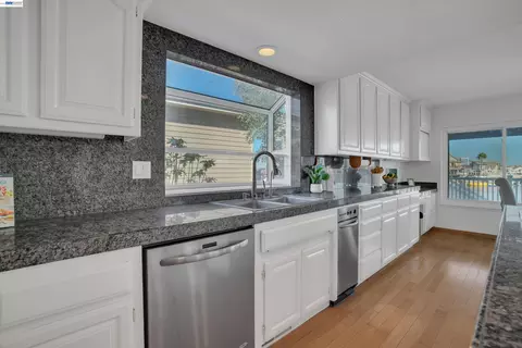 Kitchen - 2019 Windward Pt, Discovery Bay, CA 94505 photo 2 of 6
