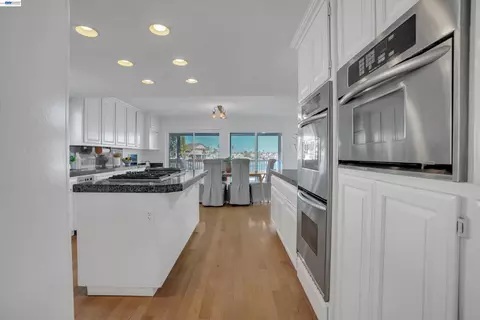 Kitchen - 2019 Windward Pt, Discovery Bay, CA 94505 photo 4 of 6