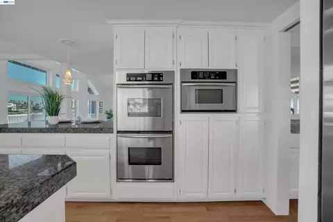 Kitchen - 2019 Windward Pt, Discovery Bay, CA 94505 photo 5 of 6