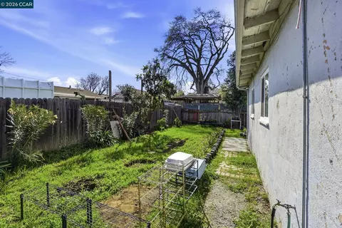 Exterior - 1990 Sunshine Dr, Concord, CA 94520 photo 13 of 14