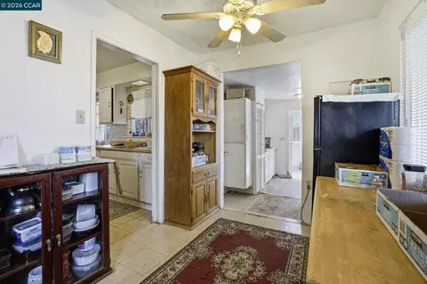 Entry Way - 1990 Sunshine Dr, Concord, CA 94520 photo 2 of 3