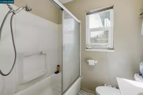 Bath - 1990 Sunshine Dr, Concord, CA 94520 photo 4 of 6