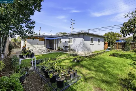Exterior - 1990 Sunshine Dr, Concord, CA 94520 photo 11 of 14