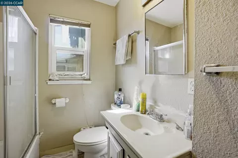 Bath - 1990 Sunshine Dr, Concord, CA 94520 photo 3 of 6