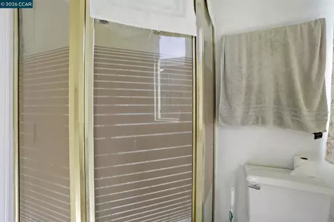 Bath - 1990 Sunshine Dr, Concord, CA 94520 photo 5 of 6