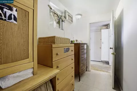 Entry Way - 1990 Sunshine Dr, Concord, CA 94520 photo 3 of 3