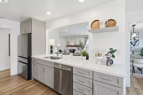 Kitchen - 853 Arbor Ct, Livermore, CA 94550 photo 7 of 9