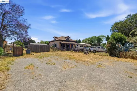559 Old Canyon Rd, Fremont, CA 94536