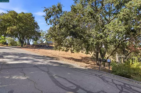 1 Ohlson Ln, Danville, CA 94526 photo 4