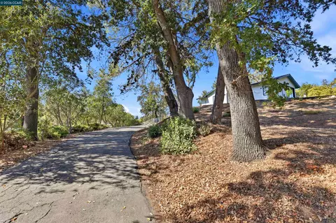 1 Ohlson Ln, Danville, CA 94526 photo 2