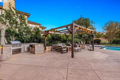 Exterior - 3019 E Ruby Hill Dr, Pleasanton, CA 94566 photo 7 of 11