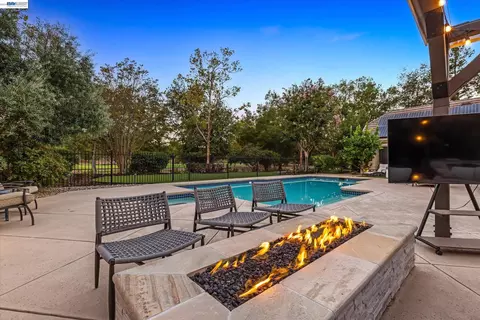 Exterior - 3019 E Ruby Hill Dr, Pleasanton, CA 94566 photo 8 of 11
