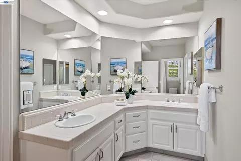 Bath - 3019 E Ruby Hill Dr, Pleasanton, CA 94566 photo 4 of 4