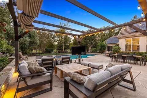 Exterior - 3019 E Ruby Hill Dr, Pleasanton, CA 94566 photo 9 of 11