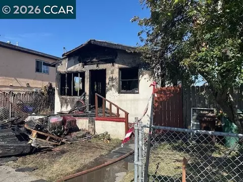 Exterior - 686 4th St, Richmond, CA 94801 photo 2 of 3