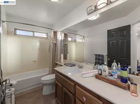 Bath - 390 Beston Way, Vallejo, CA 94591 photo 3 of 4