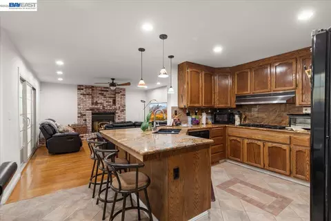 Kitchen - 390 Beston Way, Vallejo, CA 94591 photo 1 of 3
