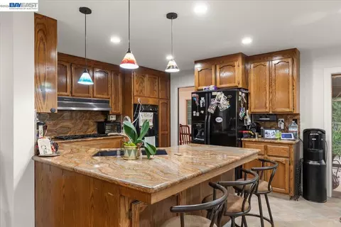 Kitchen - 390 Beston Way, Vallejo, CA 94591 photo 3 of 3