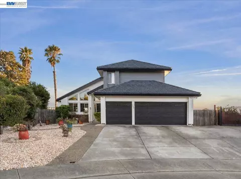 Exterior - 390 Beston Way, Vallejo, CA 94591 photo 2 of 11