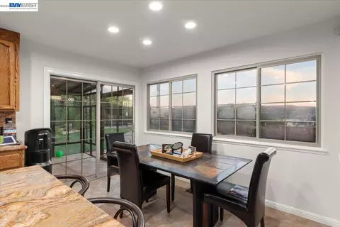 Dining - 390 Beston Way, Vallejo, CA 94591 photo 3 of 3