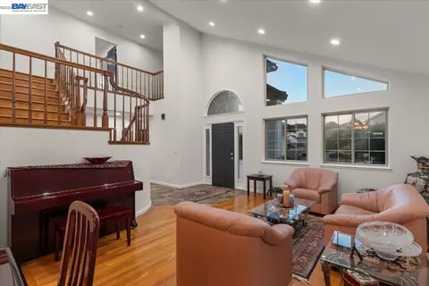 Entry Way - 390 Beston Way, Vallejo, CA 94591 photo 2 of 3