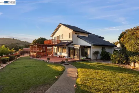 Exterior - 390 Beston Way, Vallejo, CA 94591 photo 6 of 11