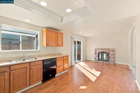 Living - 5350 Delta Ranch Dr, Oakley, CA 94561 photo 9 of 11