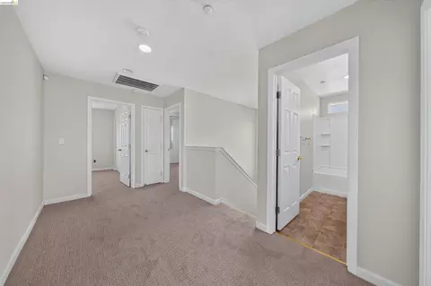 Entry Way - 160 Spears Cir, Richmond, CA 94801 photo 3 of 3