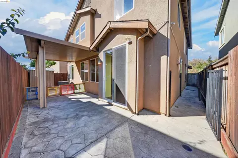 Exterior - 160 Spears Cir, Richmond, CA 94801 photo 3 of 5