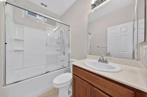 Bath - 160 Spears Cir, Richmond, CA 94801 photo 1 of 6