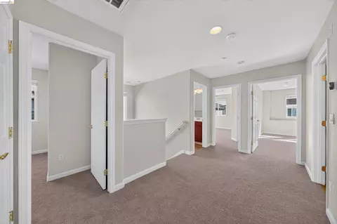 Entry Way - 160 Spears Cir, Richmond, CA 94801 photo 2 of 3