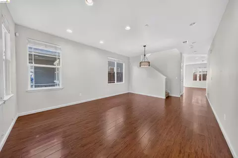 Living - 160 Spears Cir, Richmond, CA 94801 photo 3 of 12