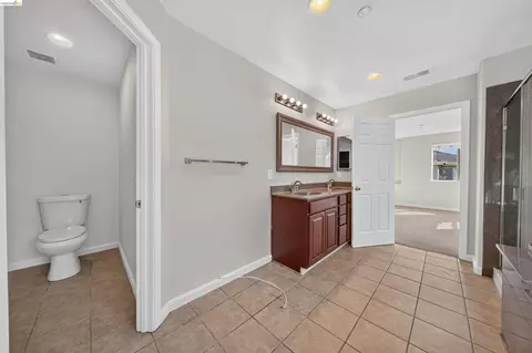Bath - 160 Spears Cir, Richmond, CA 94801 photo 5 of 6