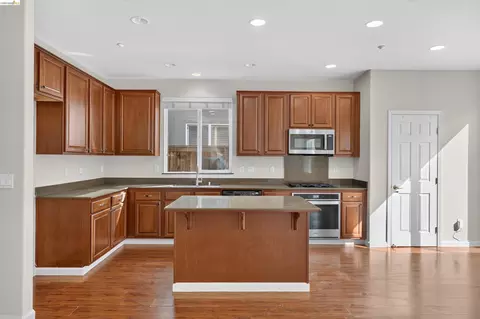 Kitchen - 160 Spears Cir, Richmond, CA 94801 photo 1 of 3