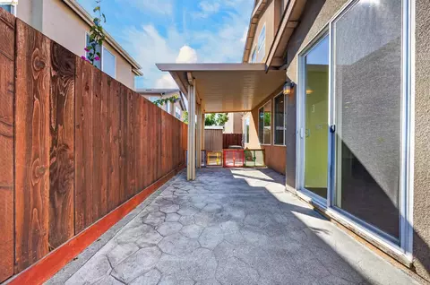 Exterior - 160 Spears Cir, Richmond, CA 94801 photo 4 of 5