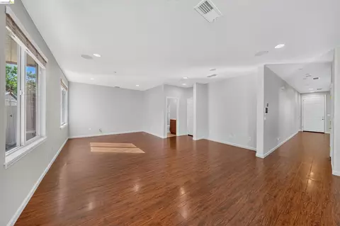 Living - 160 Spears Cir, Richmond, CA 94801 photo 12 of 12