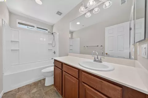 Bath - 160 Spears Cir, Richmond, CA 94801 photo 6 of 6