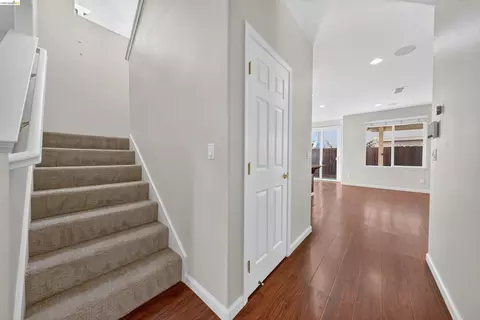 Entry Way - 160 Spears Cir, Richmond, CA 94801 photo 1 of 3
