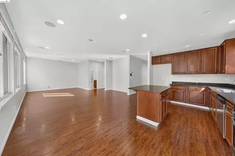 Living - 160 Spears Cir, Richmond, CA 94801 photo 6 of 12
