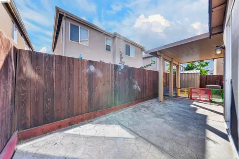 Exterior - 160 Spears Cir, Richmond, CA 94801 photo 5 of 5