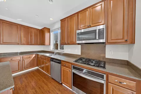 Kitchen - 160 Spears Cir, Richmond, CA 94801 photo 3 of 3