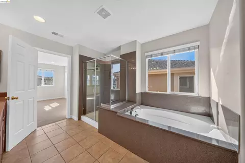 Bath - 160 Spears Cir, Richmond, CA 94801 photo 3 of 6