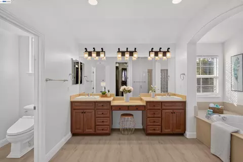 Bath - 3063 Ridgefield Ct, Dublin, CA 94568 photo 2 of 6