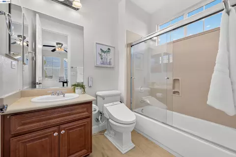Bath - 3063 Ridgefield Ct, Dublin, CA 94568 photo 5 of 6