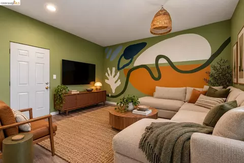 Living - 2 19th, Richmond, CA 94801 photo 2 of 6